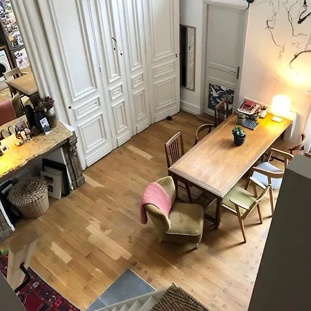 Centre Artiste Et Petit-dej アパート